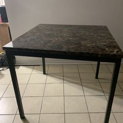 🌹🌺BEAUTIFUL TALL SQUARE  DINNER TABLE 40” X40” WITH 4  CHAIRS 🌹🌺