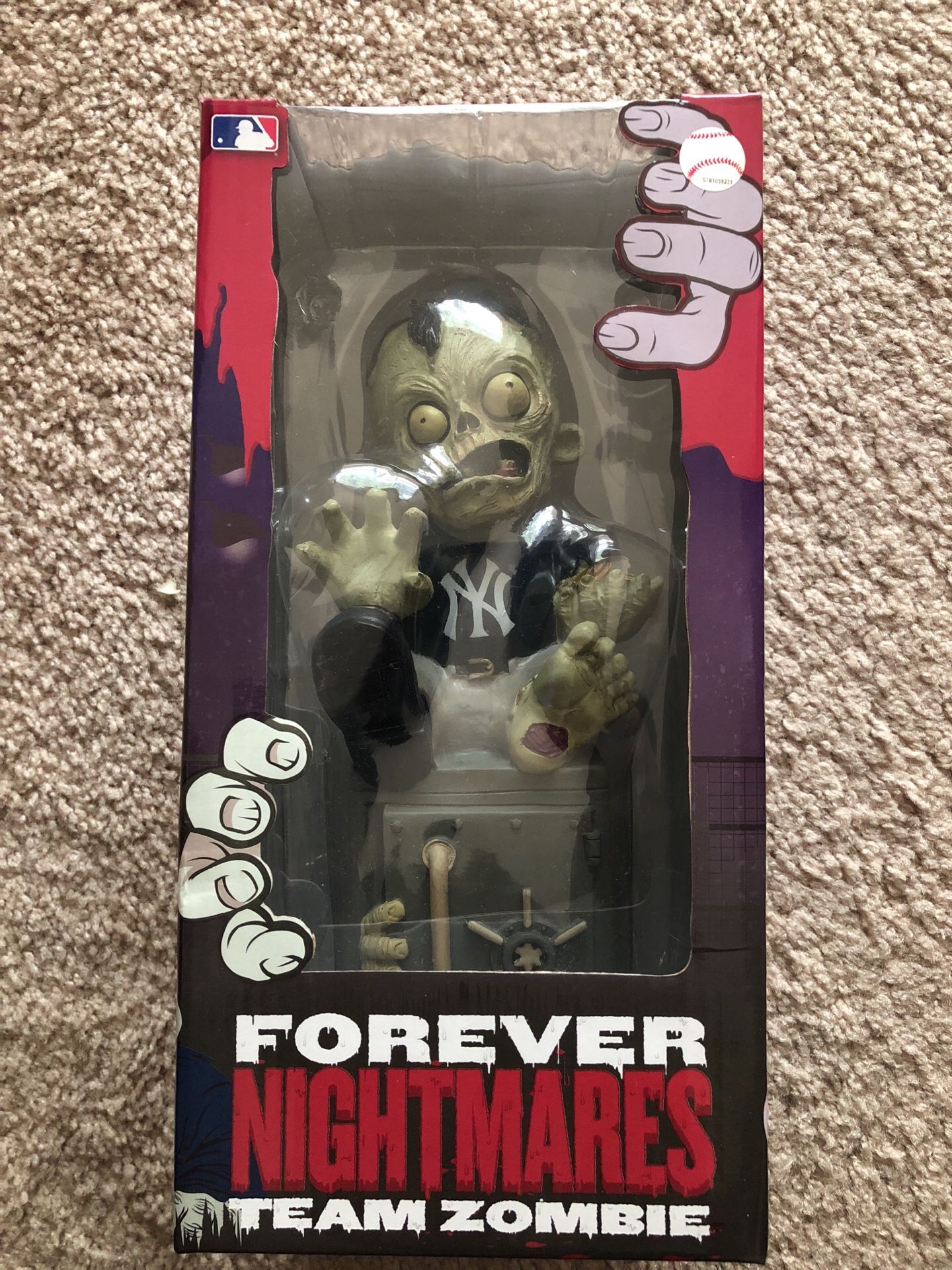 Forever Collectibles New York Yankees Zombie Figurine Bank