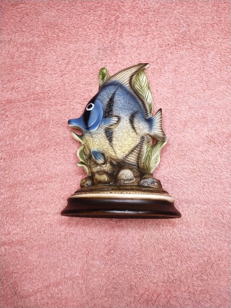 Bisque Fish Tank Display Fish