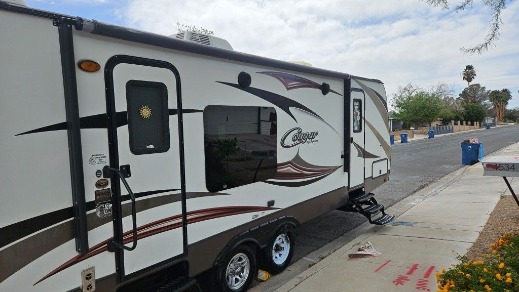 2016 Keystone Cougar Half-Ton 24SABWE Travel Trailer