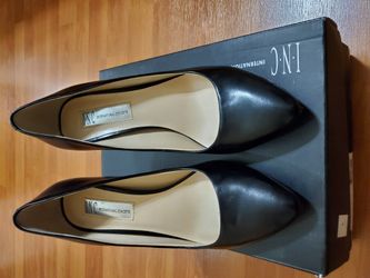 I.N.C black leather pointed toe pumps (size 7.5)