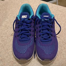 Womens Nike Tailwind 8 Shoes.  Like New Size 8 - Asking $20