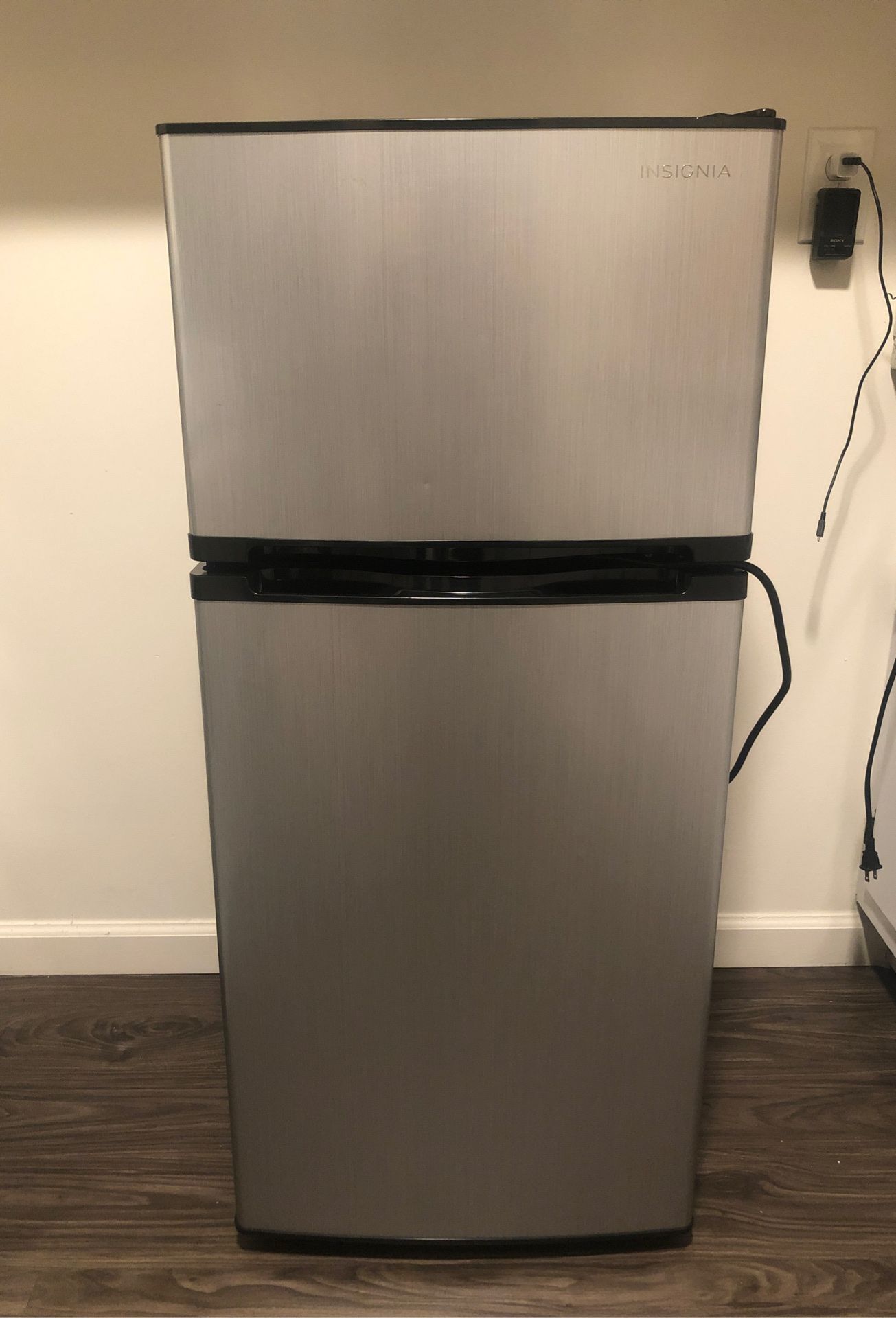 Insignia mini fridge with freezer