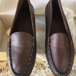 Eddie Bauer Women’s NWT Criss Cross Dark Brown  Moccasins   Women’s Size 9