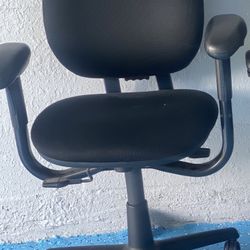 30.00 ONLY One LEFT!!Work From Home/office Chairs To Pick From!!!