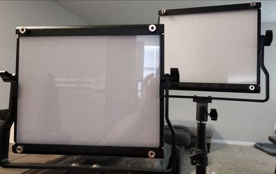 Neewer NL660 Bi-Color LED Video Light 2-Pack w/ Stands – Great Condition
