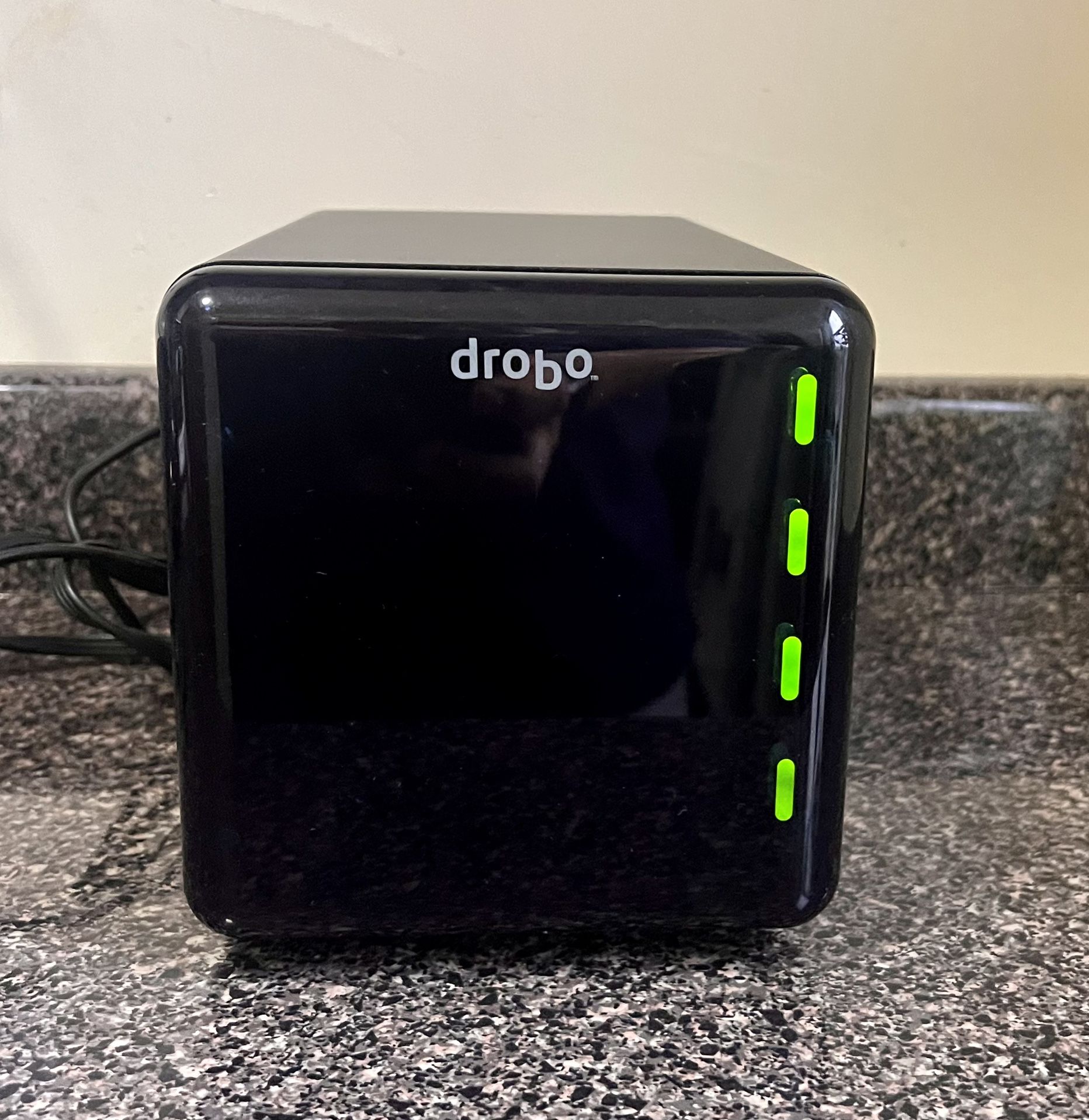 Drobo dro4d-d with 4 (3TB) Drives 12 TB