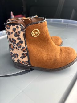 Micheal Kors bootie