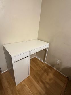Desk ( escritorio )