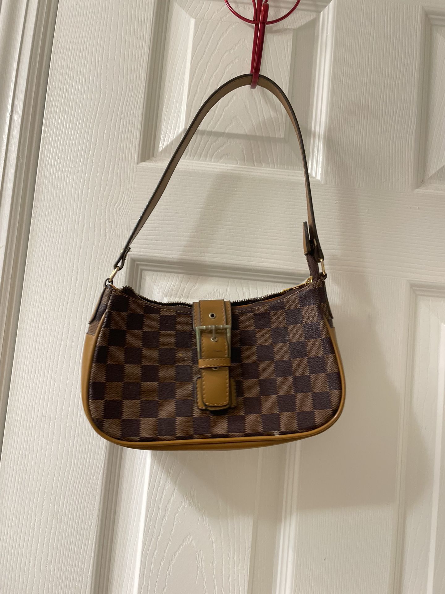 Louis Vuitton Soft Lockit Handbag for Sale in Jupiter Inlet, FL - OfferUp