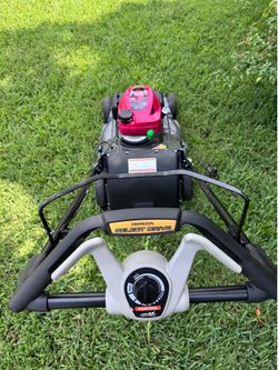 SELF PROPELLED LAWNMOWER HONDA HRX-217 /200cc TWIN BLADE . XENOY DECK NEVER GER RUST, DENT or CORRODE ,  . ALLOW YOU MAKE YOUR OWN SPEED. JUST RECENTL