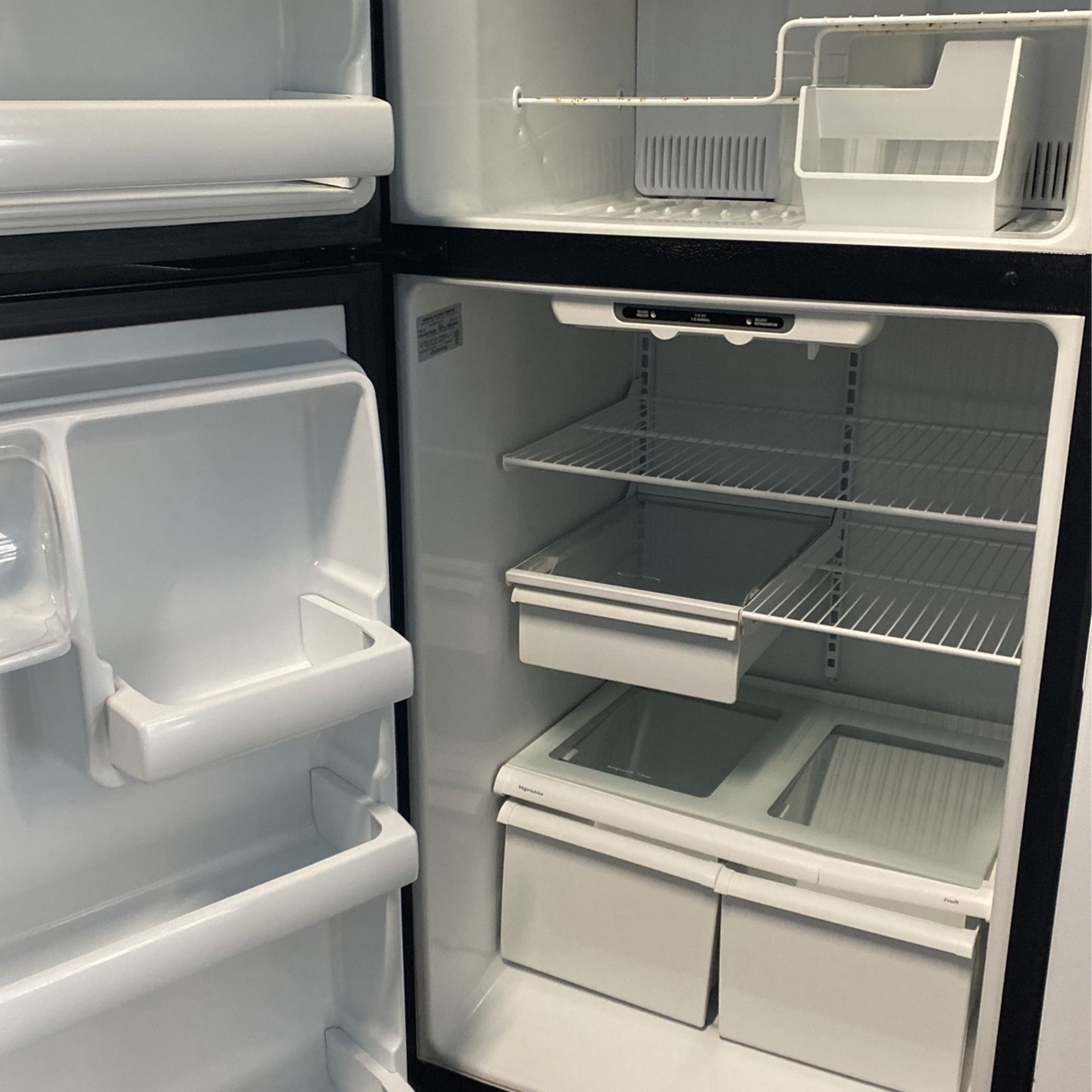 ❤️ BEAUTIFUL REFRIGERATOR TOP AND BOTTOM BLACK GE 