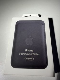 iPhone FineWoven wallet