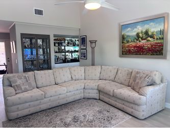 Sleeper Sectional Sofa with Pull-Out Queen Bed – Great Condition