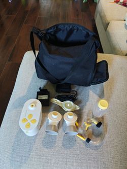 Medela Breast Pump with Accessories and Bag