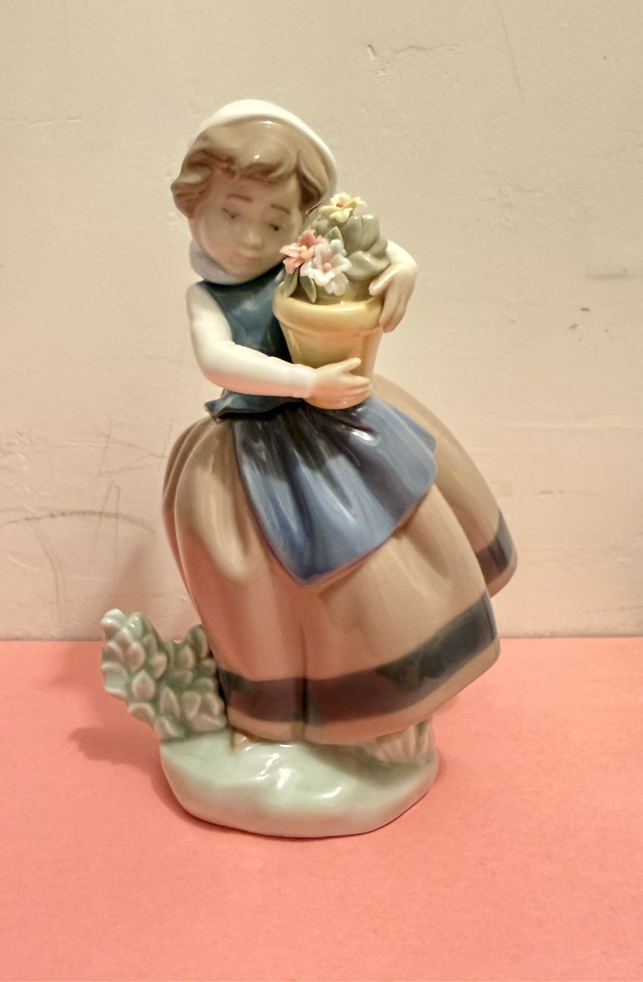 Lladro Figurine, 5223 Spring is Here