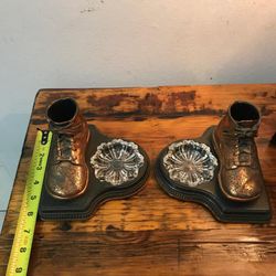 PORTALIBRO ANTIGUO DE BRONCE Y CRISTAL DISEÑO BOTAS