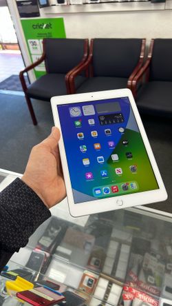 Apple iPad 6th 32GB White (like New)