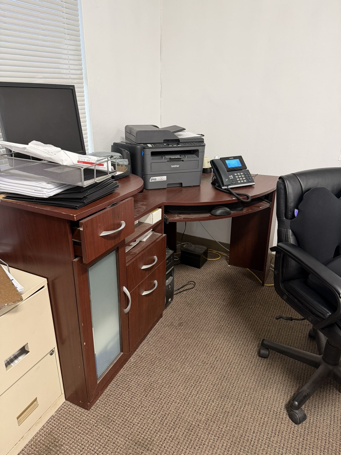 FREE Office Desk *must pick up