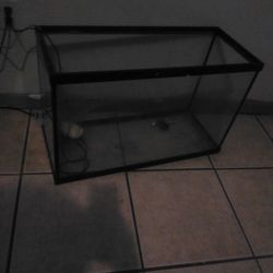 30 Gal Fish Take With Bubble Blower And Other Accessories 