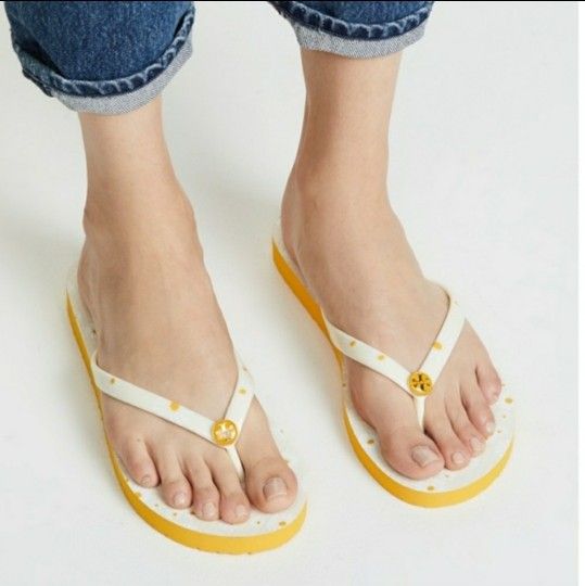 Tory burch daisy flip flops sale