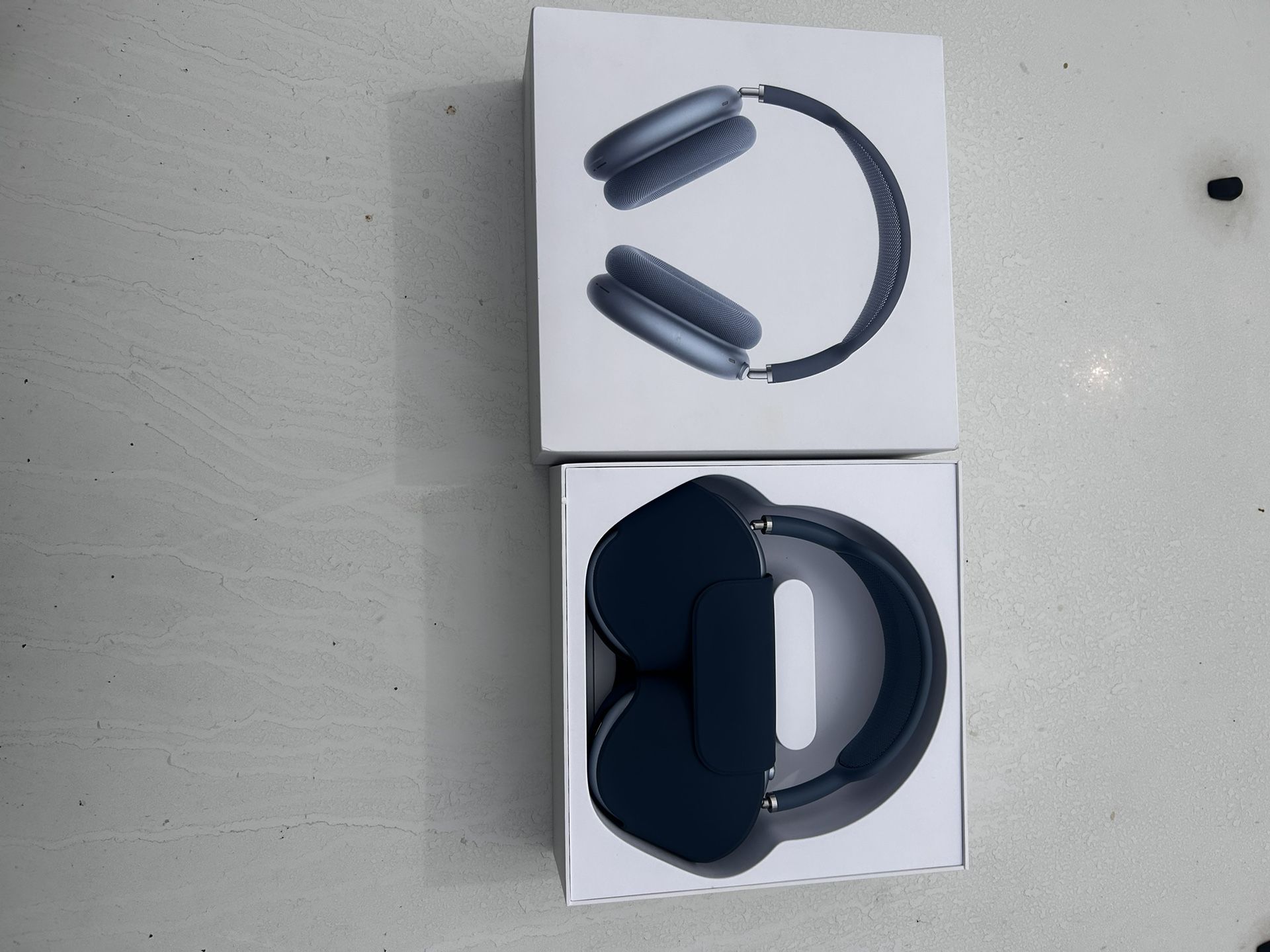 Apple Air pods max with box and charger (Brand NEW)