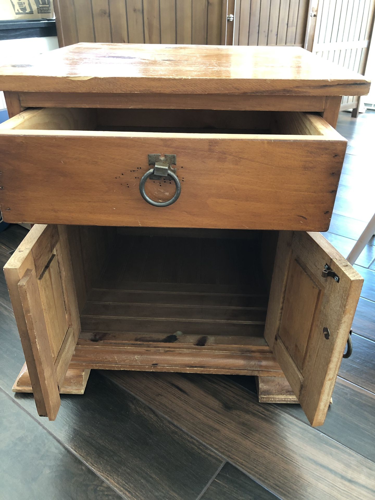 Jerome’s Furniture side table for Sale in San Diego, CA OfferUp