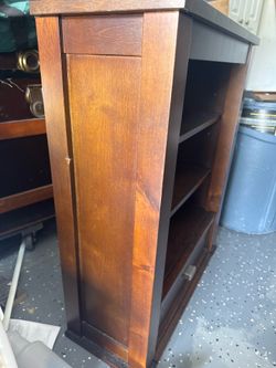 Walnut bathroom mountable shelves