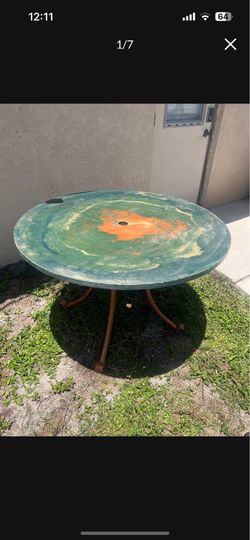 Outdoor round table