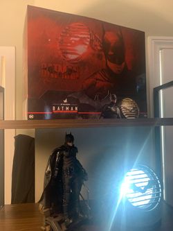 Batman Hot Toys Batman with Bat Light