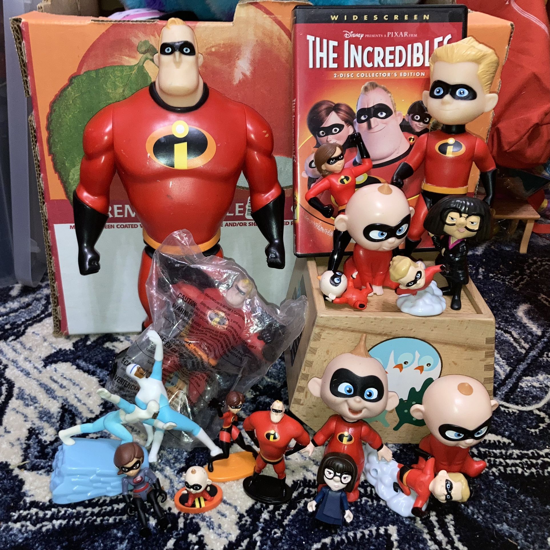 Disney The INCREDIBLES large lot of toys action figures and dvd movie. Great as cake toppers too!!