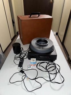 KODAK CAROUSEL 650 H. SLIDE PROJECTOR.