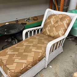 Antique White Wicker Chaise Lounge