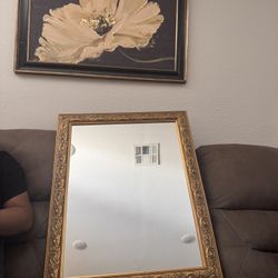 cuadro mediano y espejo dorado 