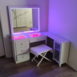 Vanity/Mirror/Chair.