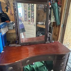 CLASSIC DUNCAN PHYFE VANITY WITH MIRROR AND SITTING STOOL (From The 1940’s)