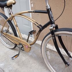 SCHWINN. 3 Speed.   Beach Cruiser