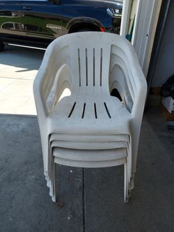 Lot 5 plastic chairs for sell.