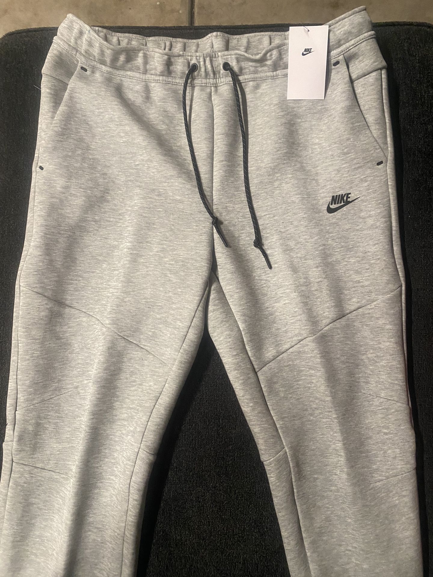 men’s nike tech joggers