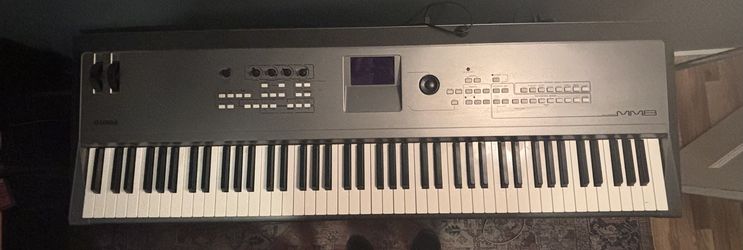 Yamaha MM8 Keyboard