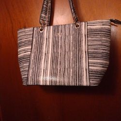 Black And White Guess Handbag 