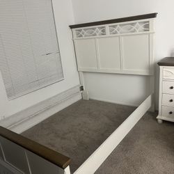 Queen Bedroom Set/Juego De Cuarto Queen