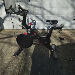 PELOTON EXERCISE BIKE