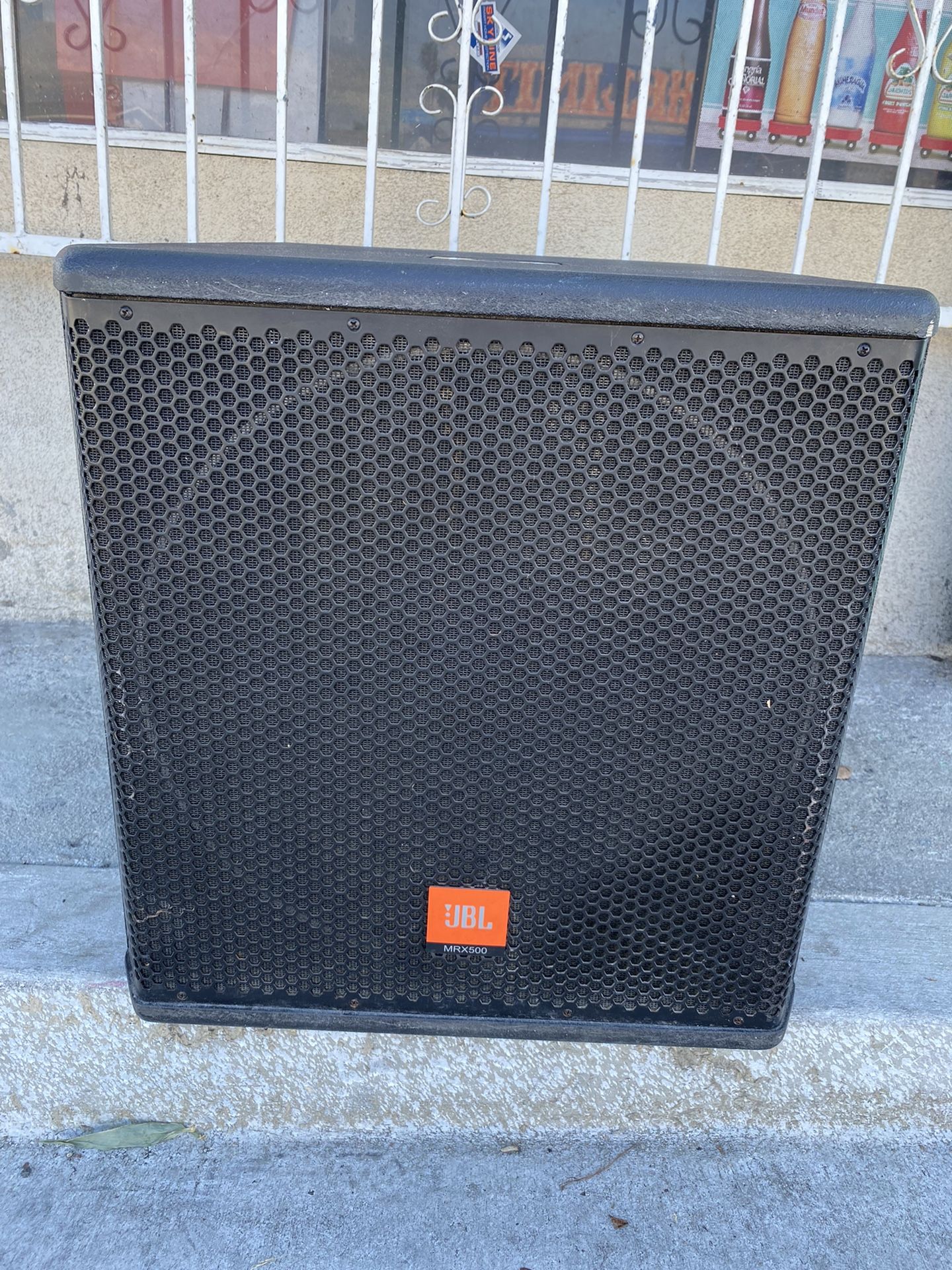 ONE JBL MRX500 TWOWAY PASSIVE SPEAKER *USED for Sale in Bell Gardens