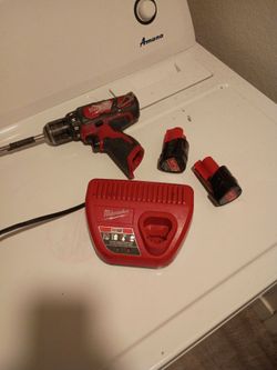 Milwaukee 12v drill & batteries