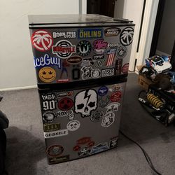 Insignia Mini Fridge 