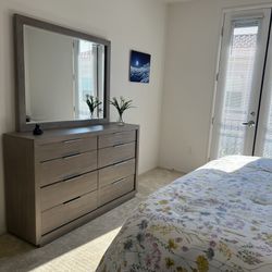 🛏️ King Size Bedroom Set For Sale