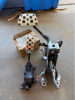 Toyota 2024 Tundra TDR brake and gas pedal