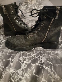 Mk SHOE ONLY USED ONCE $65 ( sz8)