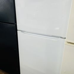 Frigidaire White Top And Bottom Refrigerator